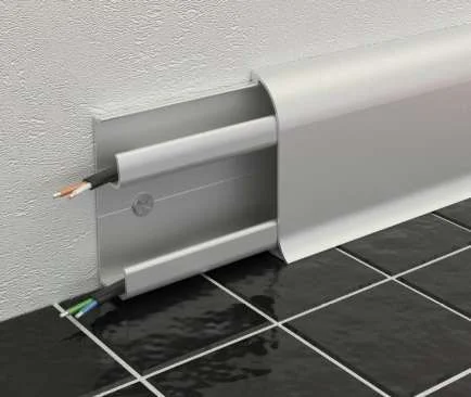 Алюминиевый плинтус Fezard Серебро 43х22х2,5м в Барнауле