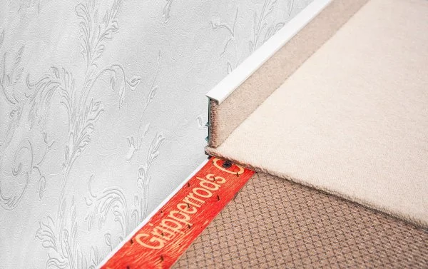 Плинтус для ковролина Korner Listwa 100 Белый 2,5м (50мм) в Барнауле