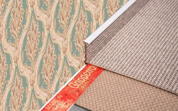 Плинтус для ковролина Korner Listwa 106 Светло-серый 2,5м (50мм) в Барнауле