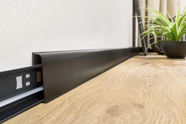 Плинтус пластиковый Arbiton INDO70 220 Чёрный матовый 2.5 м в Барнауле