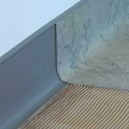 Коннелюрный односоставной плинтус Bonkeel Prof Серый (95х2700мм) в Барнауле