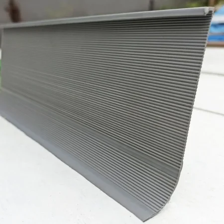 Коннелюрный односоставной плинтус Bonkeel Prof Серый (95х2700мм) в Барнауле