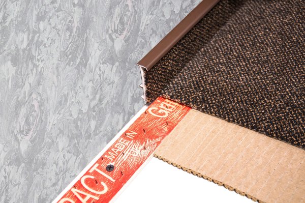 Плинтус для ковролина Korner Listwa 105 Темно-коричневый 2,5м (50мм) в #REGION_NAME_DECLINE_PP#